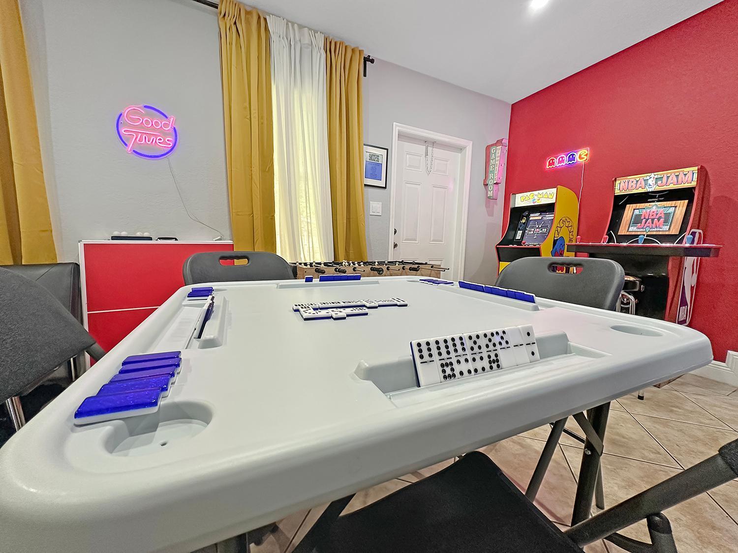Vacay Spot Gables 4 To 23 Guest Gameroom 2 Kitchens 2 Bbq, 2 Bar, Backyard, Patio, Prime Loc! 6 Blocks Away From Bars, Nite Clubs, Res, Shops