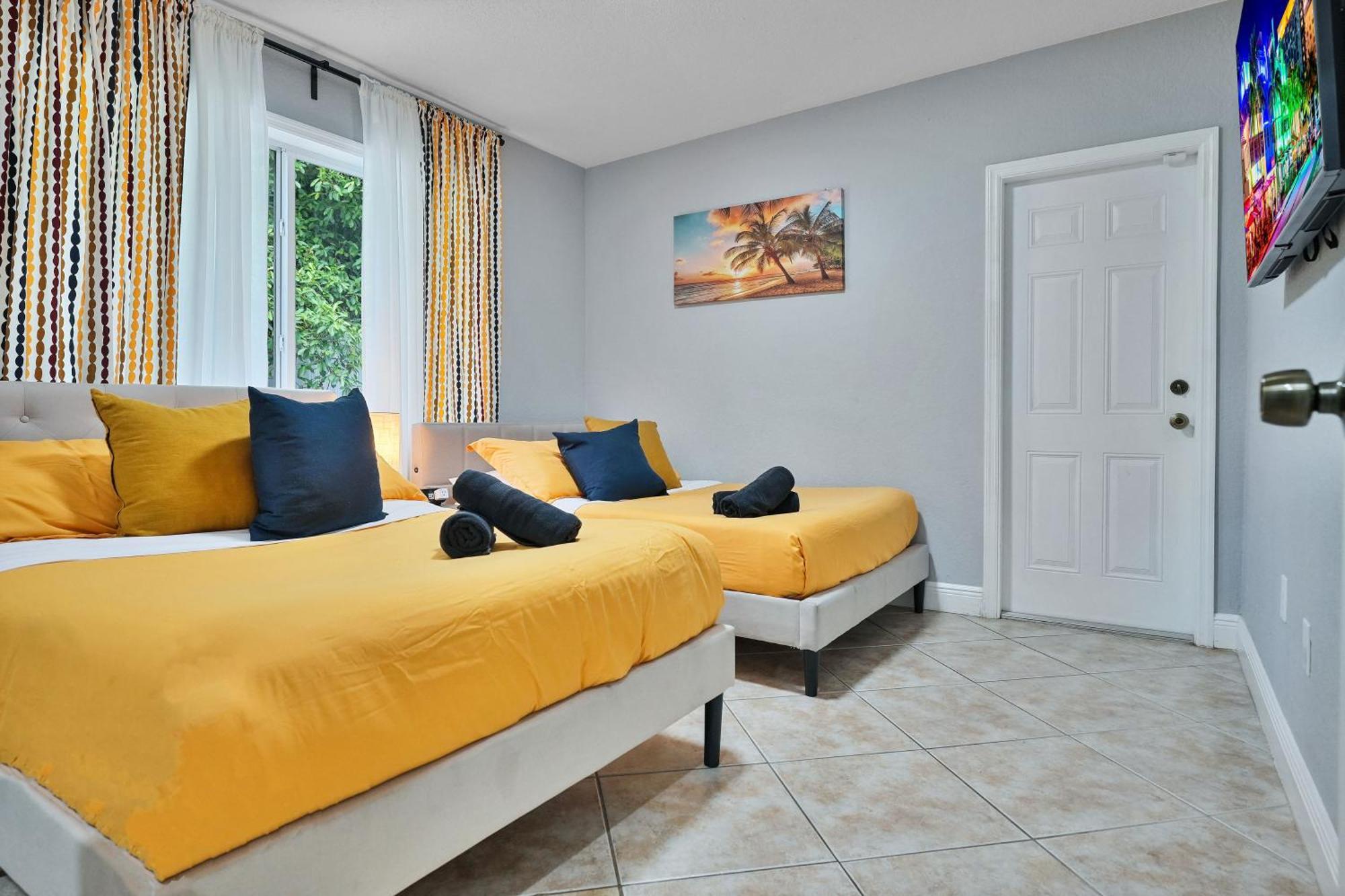 Hébergement de vacances Vacay Spot Gables 4 To 23 Guest Gameroom 2 Kitchens 2 Bbq, 2 Bar, Backyard, Patio, Prime Loc! 6 Blocks Away From Bars, Nite Clubs, Res, Shops