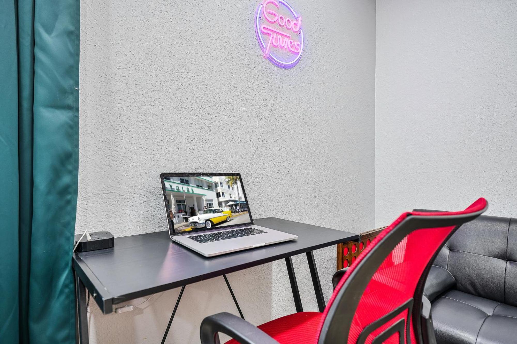 Vacay Spot Gables 4 To 23 Guest Gameroom 2 Kitchens 2 Bbq, 2 Bar, Backyard, Patio, Prime Loc! 6 Blocks Away From Bars, Nite Clubs, Res, Shops Hébergement de vacances *