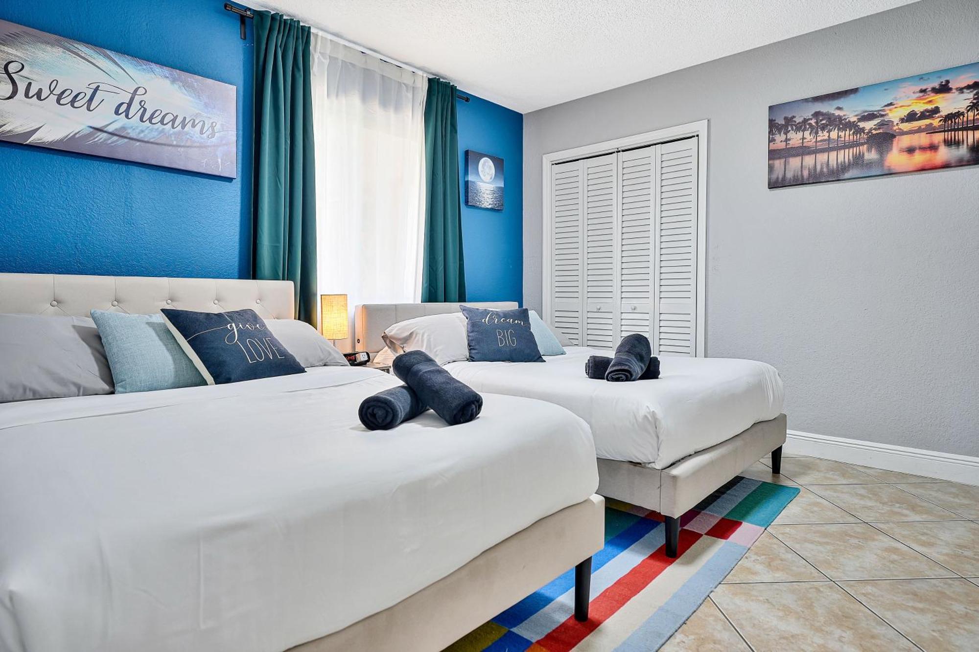 Vacay Spot Gables 4 To 23 Guest Gameroom 2 Kitchens 2 Bbq, 2 Bar, Backyard, Patio, Prime Loc! 6 Blocks Away From Bars, Nite Clubs, Res, Shops Miami