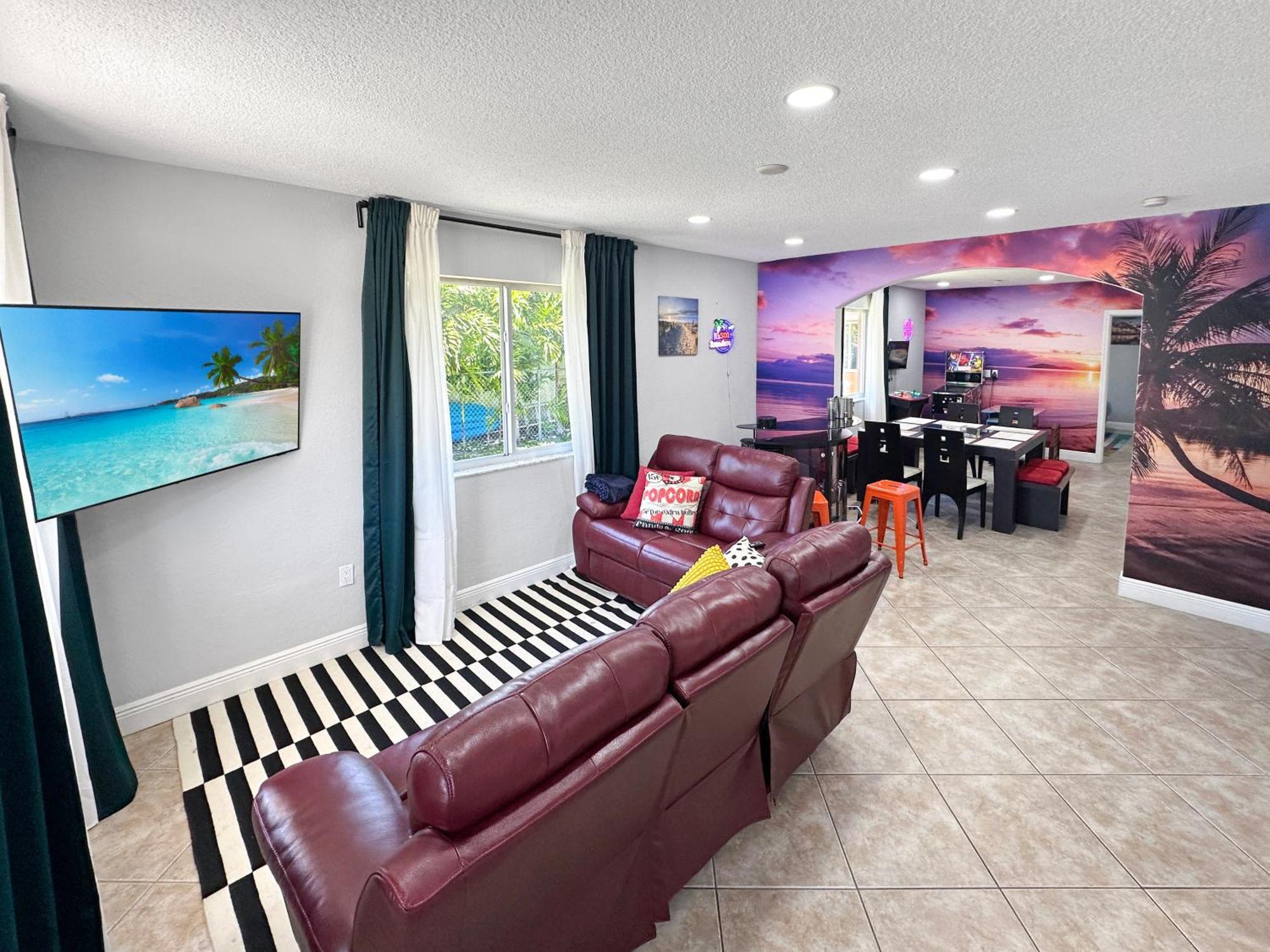 Vacay Spot Gables 4 To 23 Guest Gameroom 2 Kitchens 2 Bbq, 2 Bar, Backyard, Patio, Prime Loc! 6 Blocks Away From Bars, Nite Clubs, Res, Shops Miami