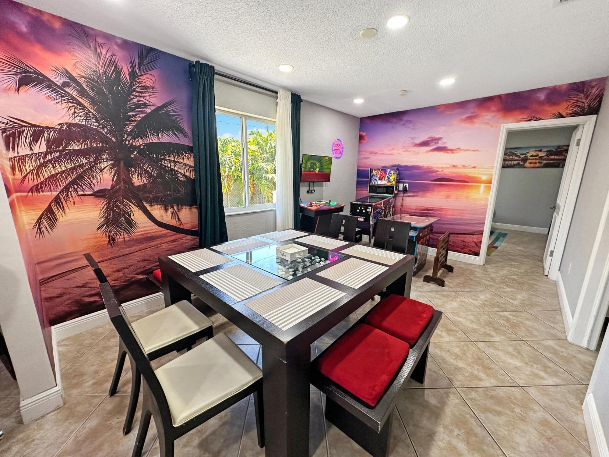 Hébergement de vacances Vacay Spot Gables 4 To 23 Guest Gameroom 2 Kitchens 2 Bbq, 2 Bar, Backyard, Patio, Prime Loc! 6 Blocks Away From Bars, Nite Clubs, Res, Shops Miami